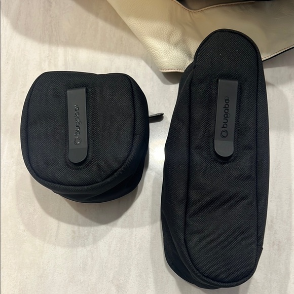 NWT. Bugaboo diaper crossbody bag with accessories. - Picture 9 of 9